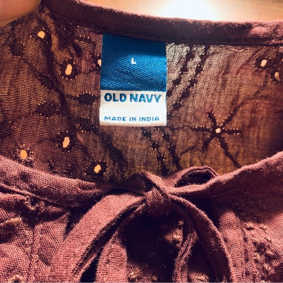 Old Navy Women’s Purple Blouse with Button Detail - Picture 7 of 7